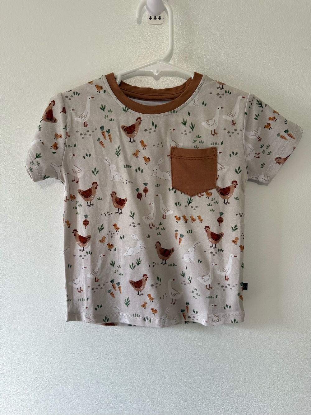 Children's Short Sleeve Tee with Hen & Chick Print - Cream with Brown Pocket